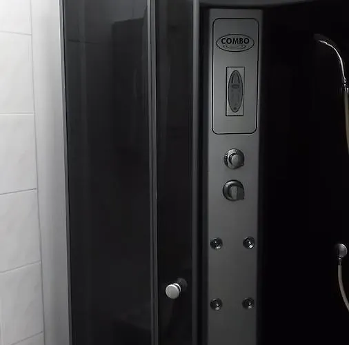 Ginto Svetingi Namai بيت شباب